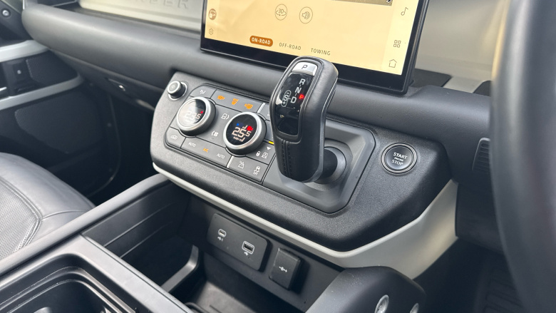 Land Rover Defender 3.0 D250 HSE 90 3dr Auto Diesel Estate